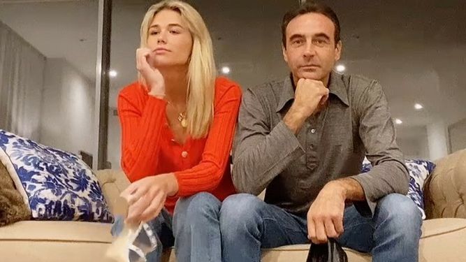 Ana Soria y Enrique Ponce beso. El abuelo y familia muy enfadada