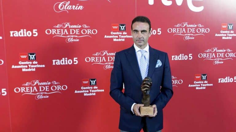 Enrique Ponce dedica este prestigioso premio a su pareja Ana Soria