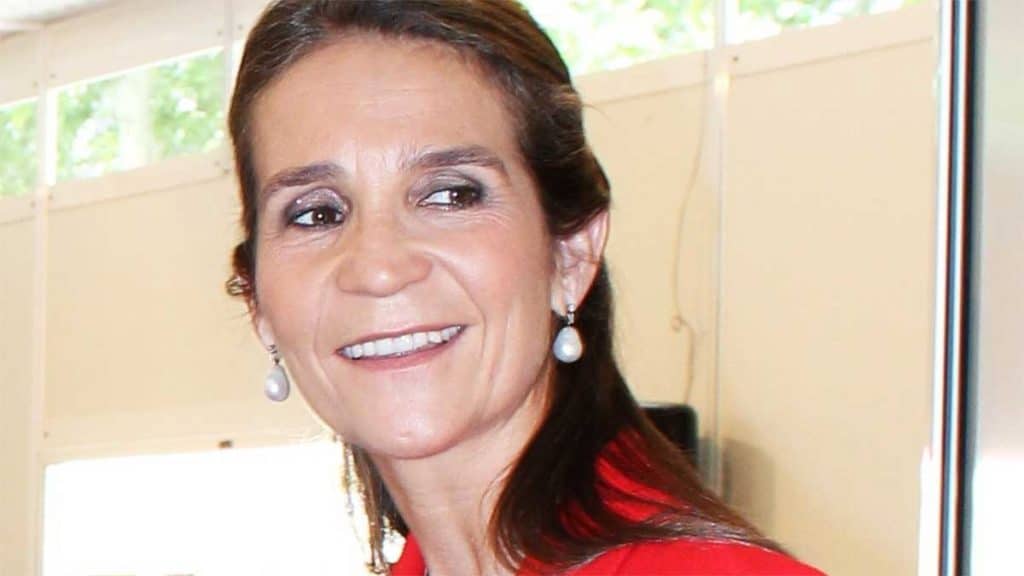 La Infanta Elena está siendo investigada fiscalmente, mientras monta a caballo