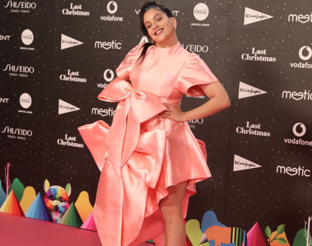 Lazos XL, los protagonistas del look de Rosalía en la gala de Los 40 Music Awards