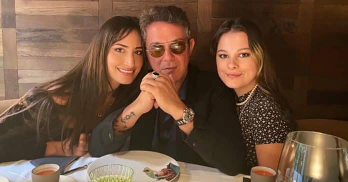 Alejandro Sanz con su novia e hija