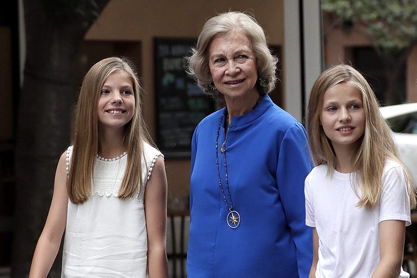 la reina sofia con sus nietas leonor y sofia