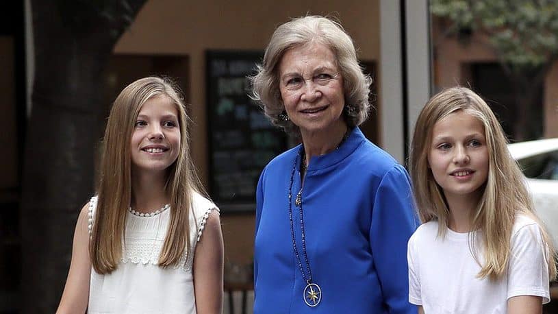 la reina sofia con sus nietas leonor y sofia