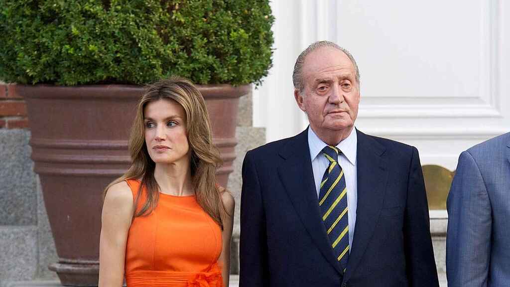 A la reina Letizia se le acaba el chollo: el rey Juan Carlos le deja sin vacaciones