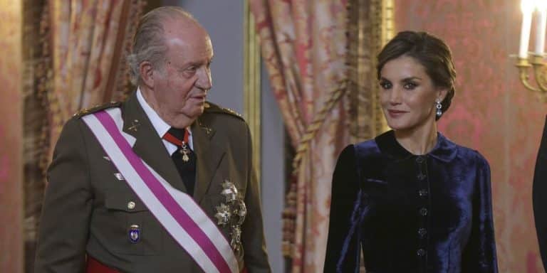 A la reina Letizia se le acaba el chollo: el rey Juan Carlos le deja sin vacaciones