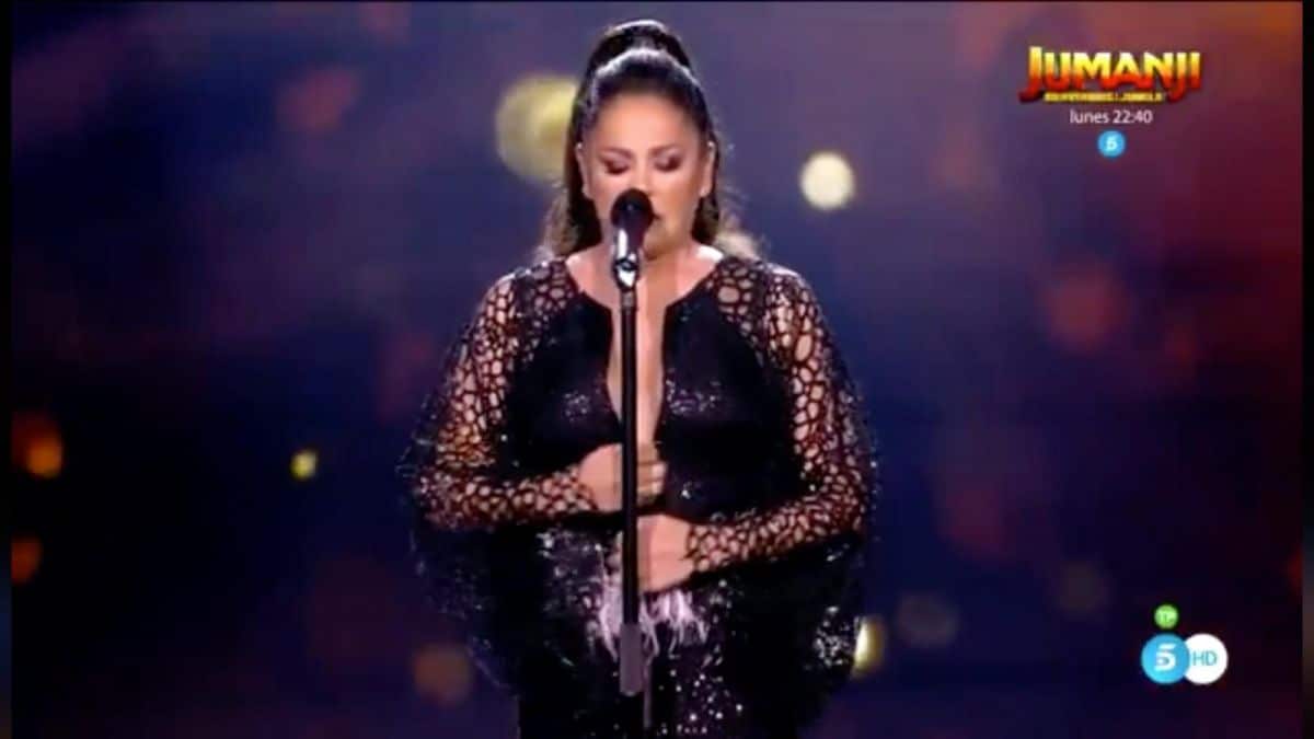 Isabel cantando en Idol Kids