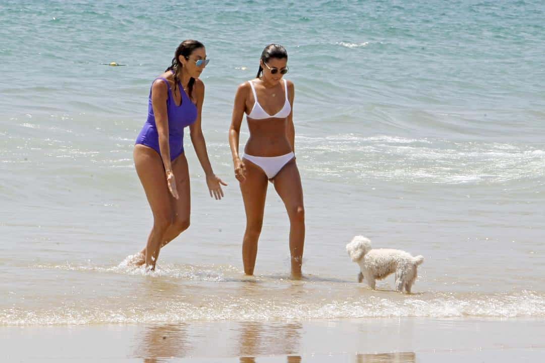 Paz padilla junto a su hija en las playas de Cádiz