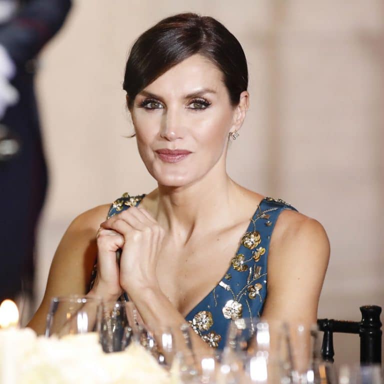 La Reina Letizia rescata su vestido Maje y conquista Granada