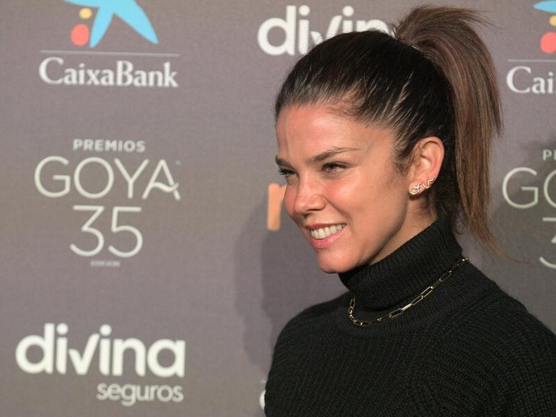 Juana Acosta loca de contenta con su premio