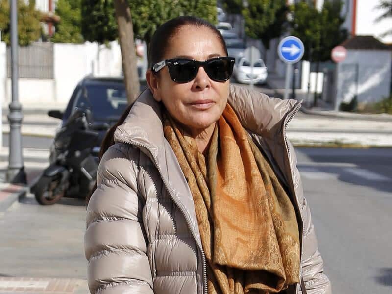 Isabel Pantoja saca la bandera blanca y felicita a su nieta Carlota por su cumpleaños