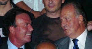 Julio Iglesias y el rey Juan Carlos, más parecidos de lo que creen: Todo su patrimonio en juego