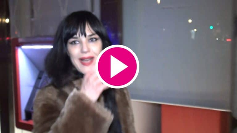 Sara Vega, sin mascarilla, no hace caso a las palabras de Irene Chamorro