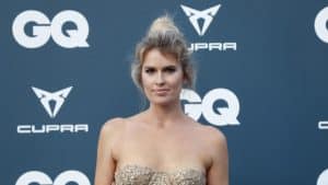 Adriana Abenia mata dos pájaros de un tiro: sale victoriosa y con pecho nuevo