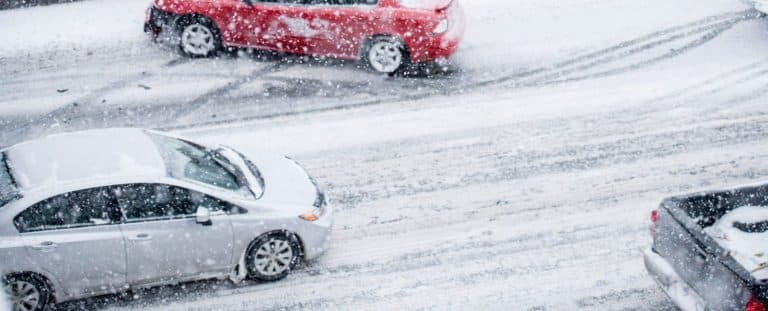 Imprescindibles consejos para conducir seguros con nieve o hielo