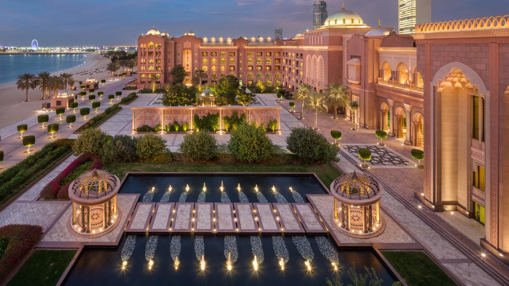 El hotel Emirates Palace de Abu Dabi, con suites que van desde 8.000 euros la noche