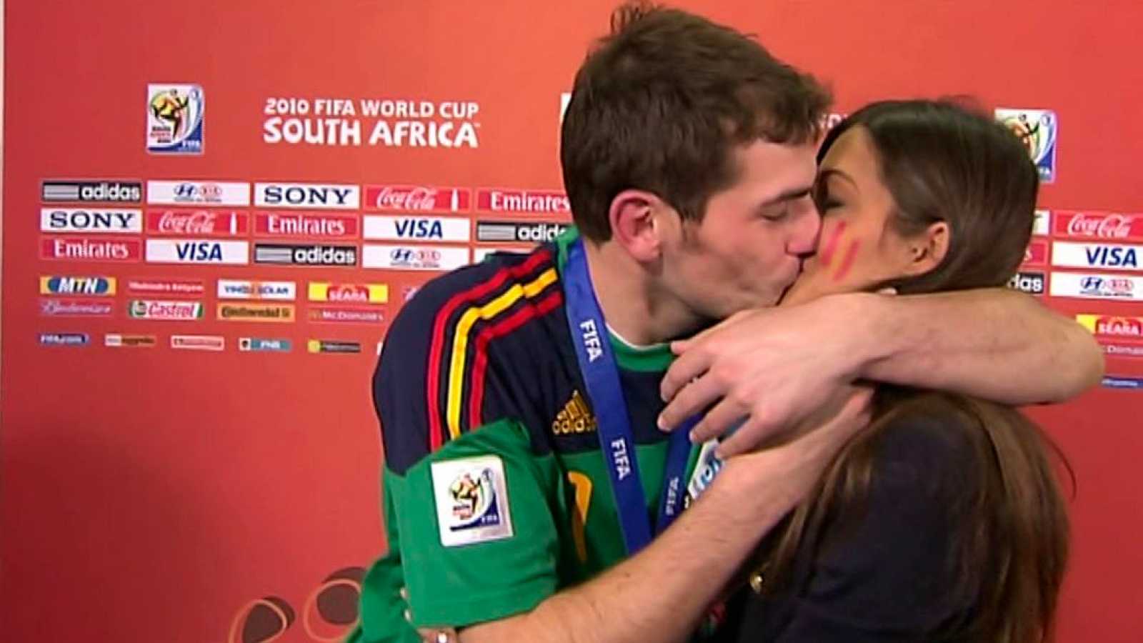 Iker y Sara beso