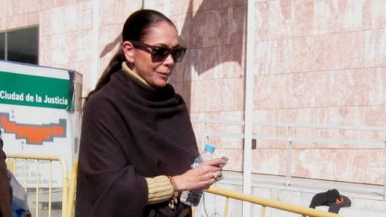 Isabel Pantoja, a un paso de volver  a prisión: los papeles que la incriminan