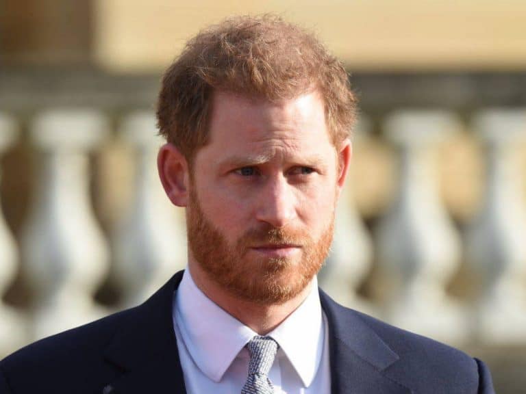 ¡Sorpresa! El Príncipe Harry asiste al funeral de su abuelo sin Meghan Markle