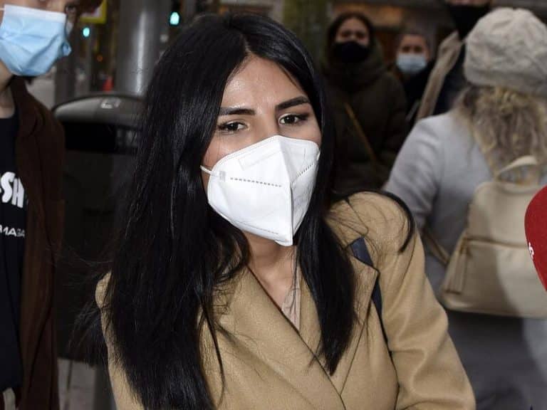 Isa Pantoja pillada en una tienda de vestidos de boda