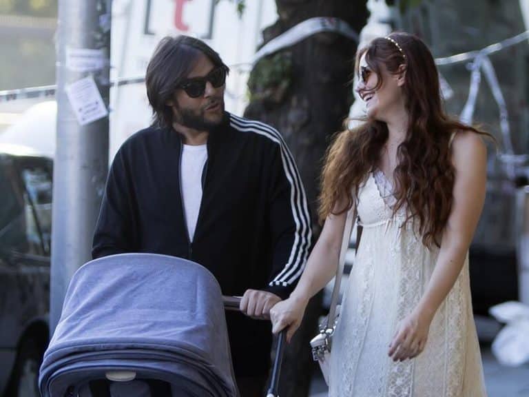 Preciosa foto de Joaquín Cortés y Mónica Moreno junto a su recién nacido