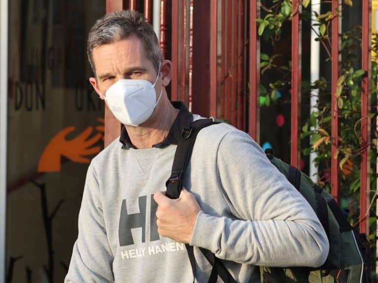 Iñaki Urdangarín, sin ocultar su alegría, disfruta de su último día de trabajo en Madrid