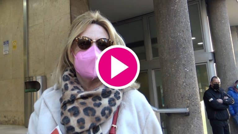 Lydia Lozano, nerviosa y acompañada por Charly, ingresa en el hospital para ser operada