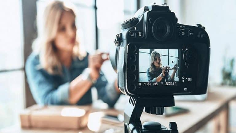 Qué cámaras de fotos y accesorios usan las influencers de moda