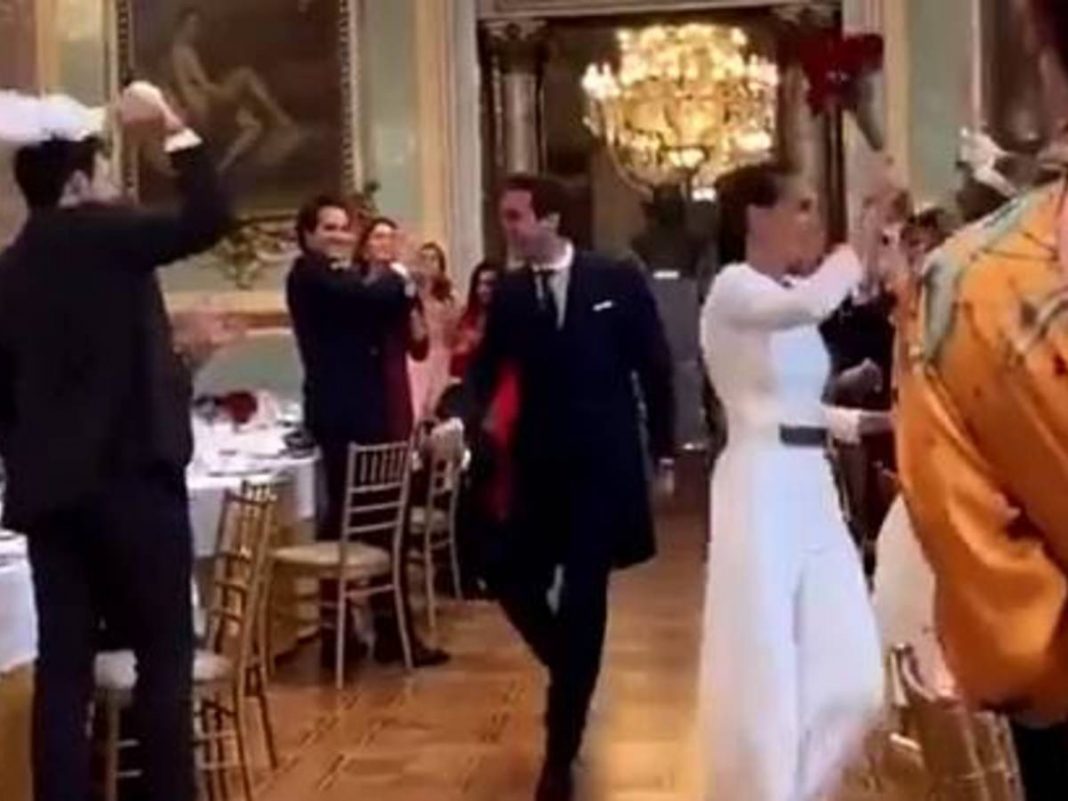 las-redes-arden-con-la-polemica-boda-de-beatriz-ungria-cunada-de-elena-tablada y el jugador del real madrid