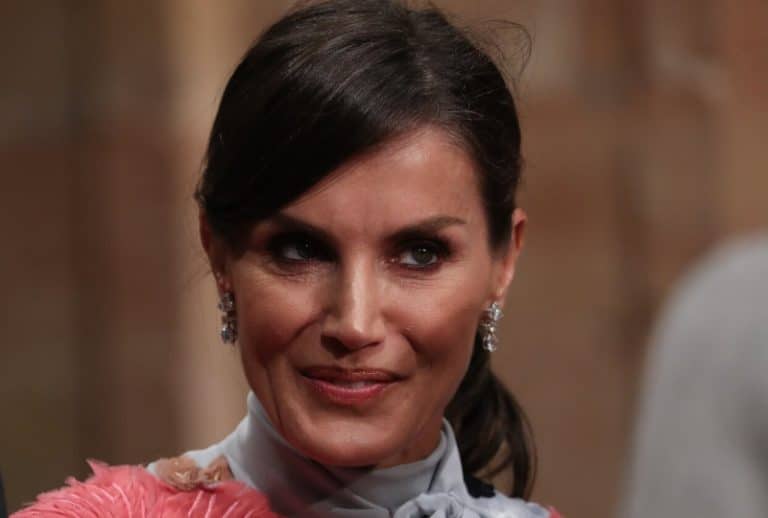 La Reina Letizia vuelve a lucir su famoso vestido «confeti»
