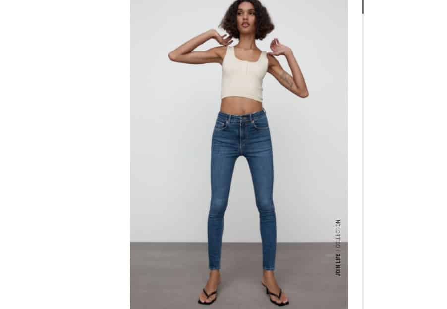 Zara: Consigue tipazo con estos vaqueros por 26 euros, que se venden enrollados