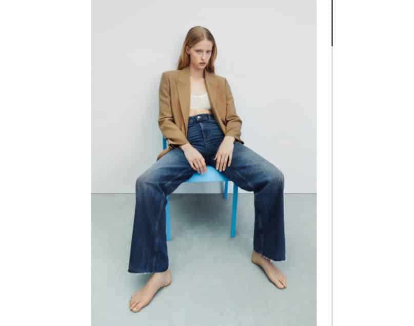 Zara: Consigue tipazo con estos vaqueros por 26 euros, que se venden enrollados