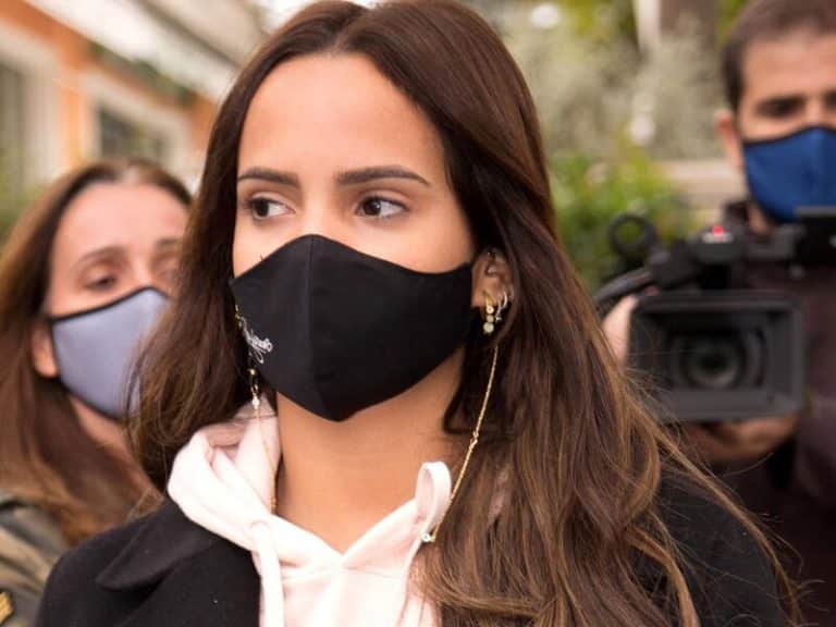 Gloria Camila consuela a Ortega Cano tras el documental de Rocío Carrasco