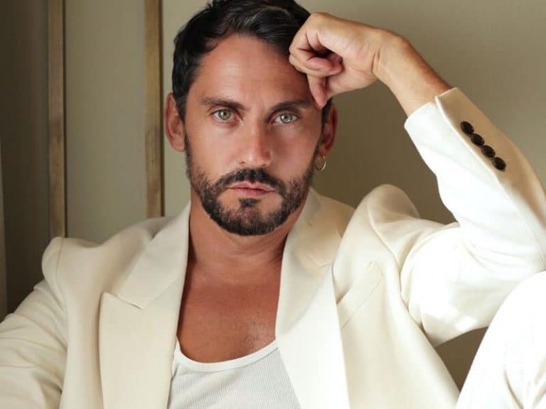 Paco León se quita la ropa para darle la bienvenida al verano