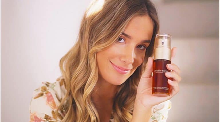 María Pombo: su rutina facial de Clarins que consigue la piel perfecta