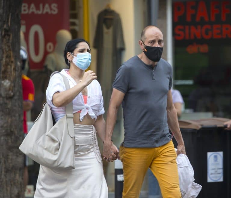Rosa López y su novio Iñaki comparten confidencias en un centro de belleza