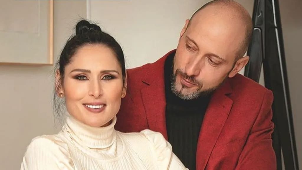 Rosa López y su novio Iñaki comparten confidencias en un centro de belleza