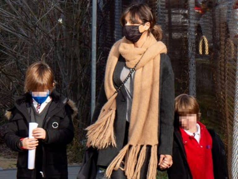 Sara Carbonero retoma poco a poco su rutina diario y acude a recoger a sus hijos al colegio