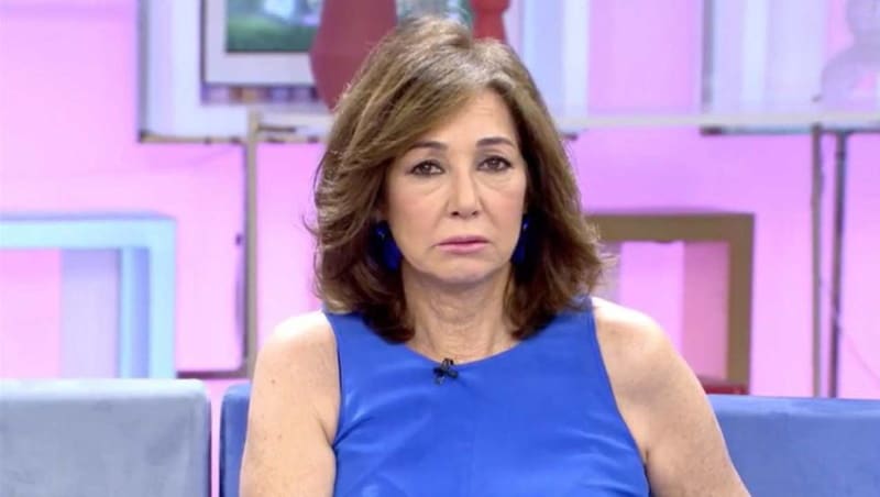 Ana Rosa Quintana impresiona en Telecinco con dos cruces colgadas al cuello