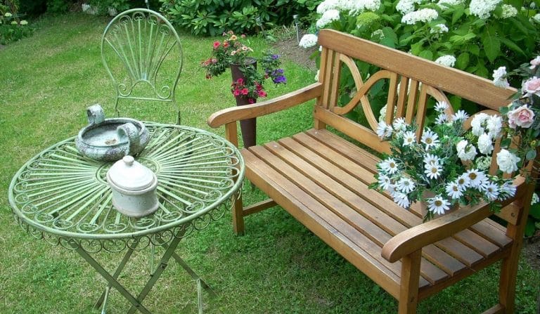 Decoración con bancos de jardín: ideas y trucos