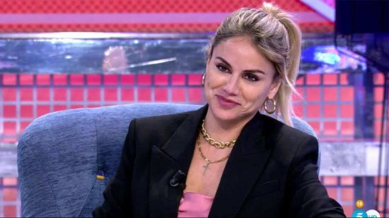Monica Hoyos azafata del precio justo en sálvame
