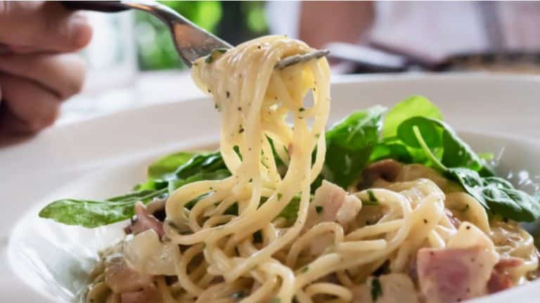 Falsa y exquisita carbonara: Sin nata y con queso proteico