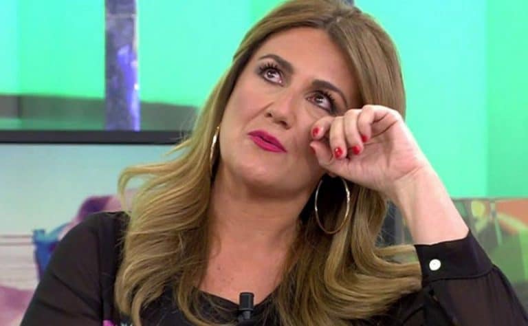 Carlota Corredera se arrodilla ante los colaboradores de Telecinco en plena ola de críticas