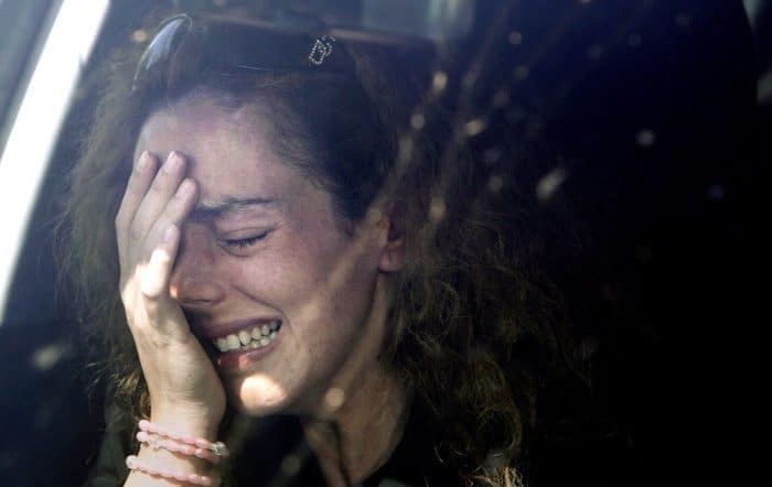 Rocío Carrasco llora en el funeral de su madre
