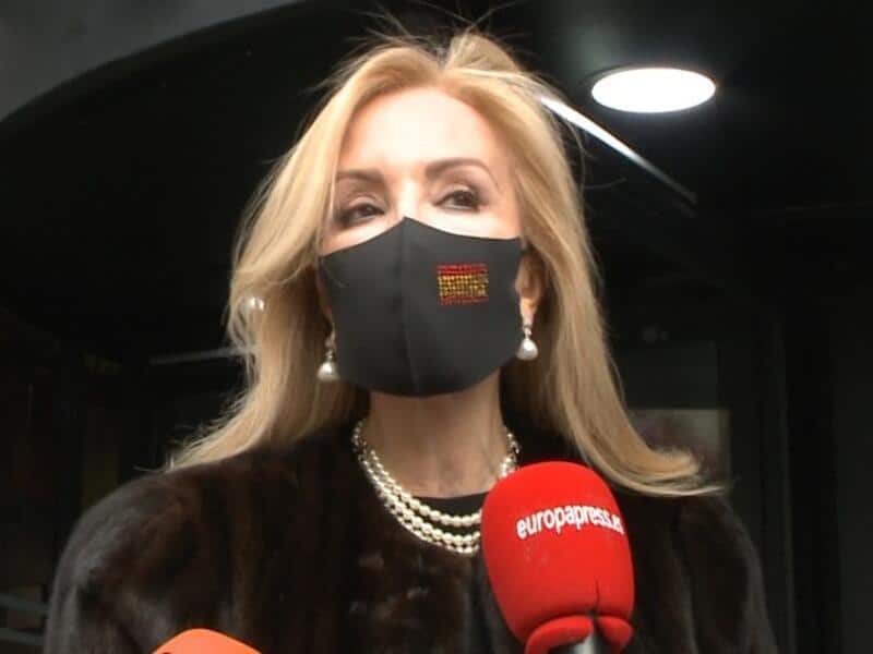 Carmen Lomana 