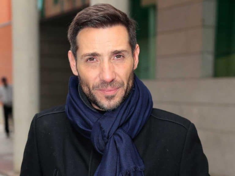 Antonio David Flores vuelve a Málaga muy sonriente tras horas reunido con su abogado