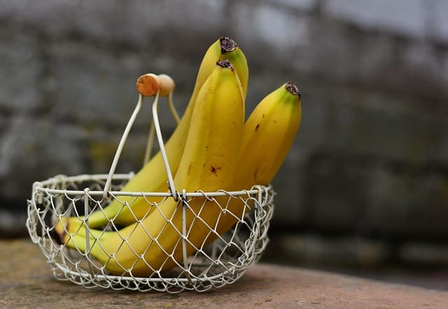 Curiosidades y beneficios del plátano según el color de su piel