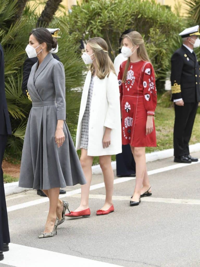 La reina Letizia: orgullosa de sus hijas Leonor y Sofía en su aparición en Cartagena