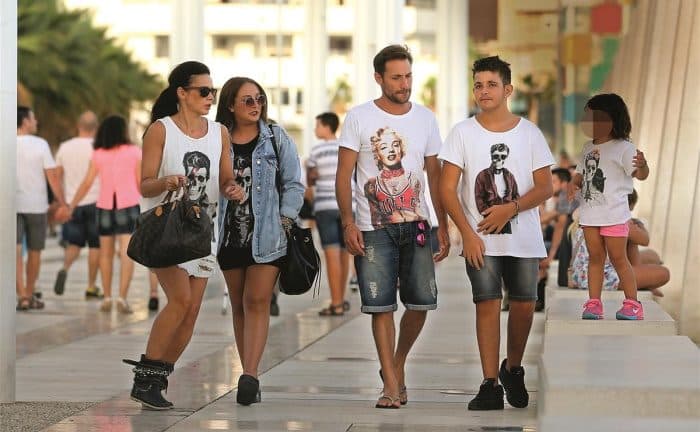 david flores hijo de Rocío Carrasco junto a Olga, su padre y Rocío Flores