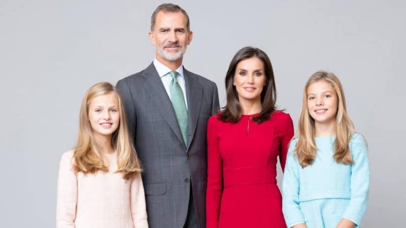 La Reina Letizia arrasa con un look working girl que causa tendencia