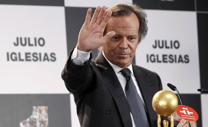 julio iglesias se enfrenta a su hijo Javier Santos